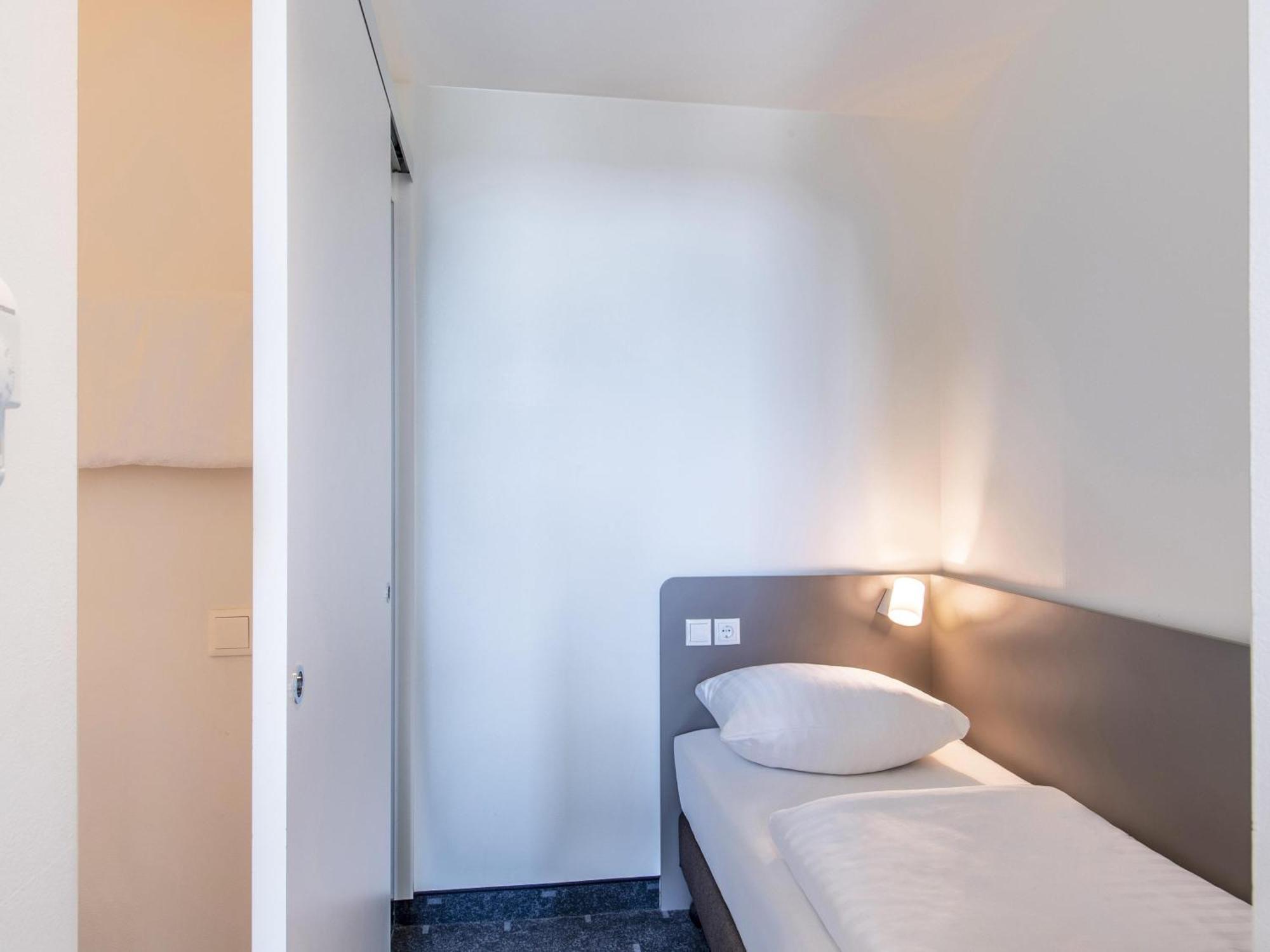 B&B Hotel Muenchen-Trudering Bagian luar foto