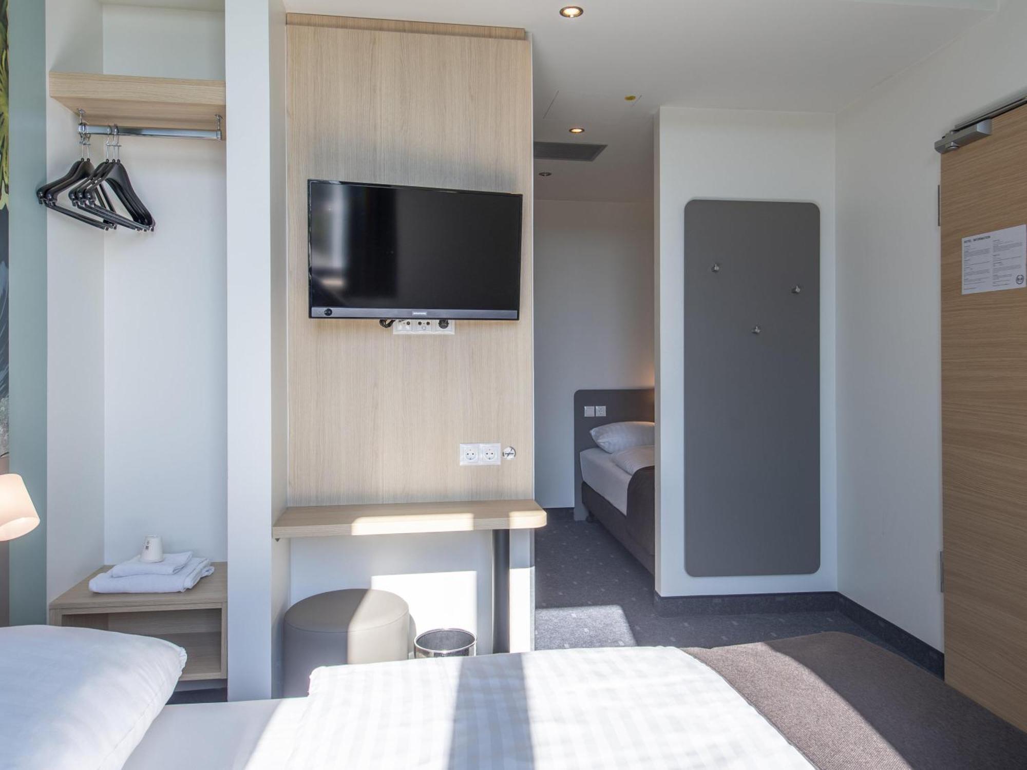 B&B Hotel Muenchen-Trudering Bagian luar foto